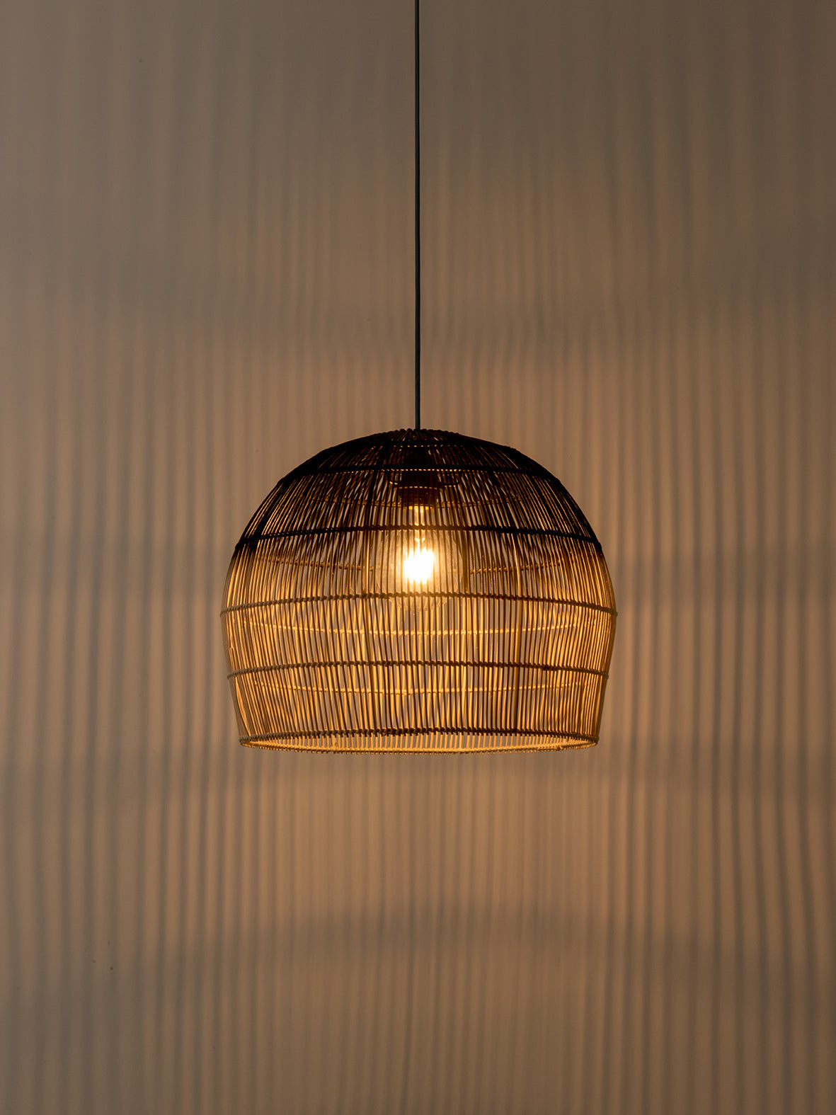 Bilu - black and natural ombre pendant light