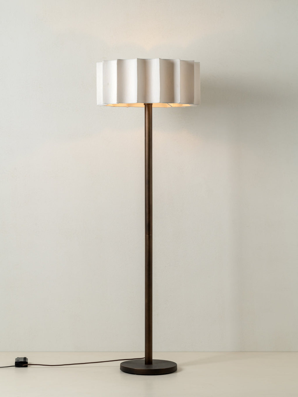 Viotti floor lamp